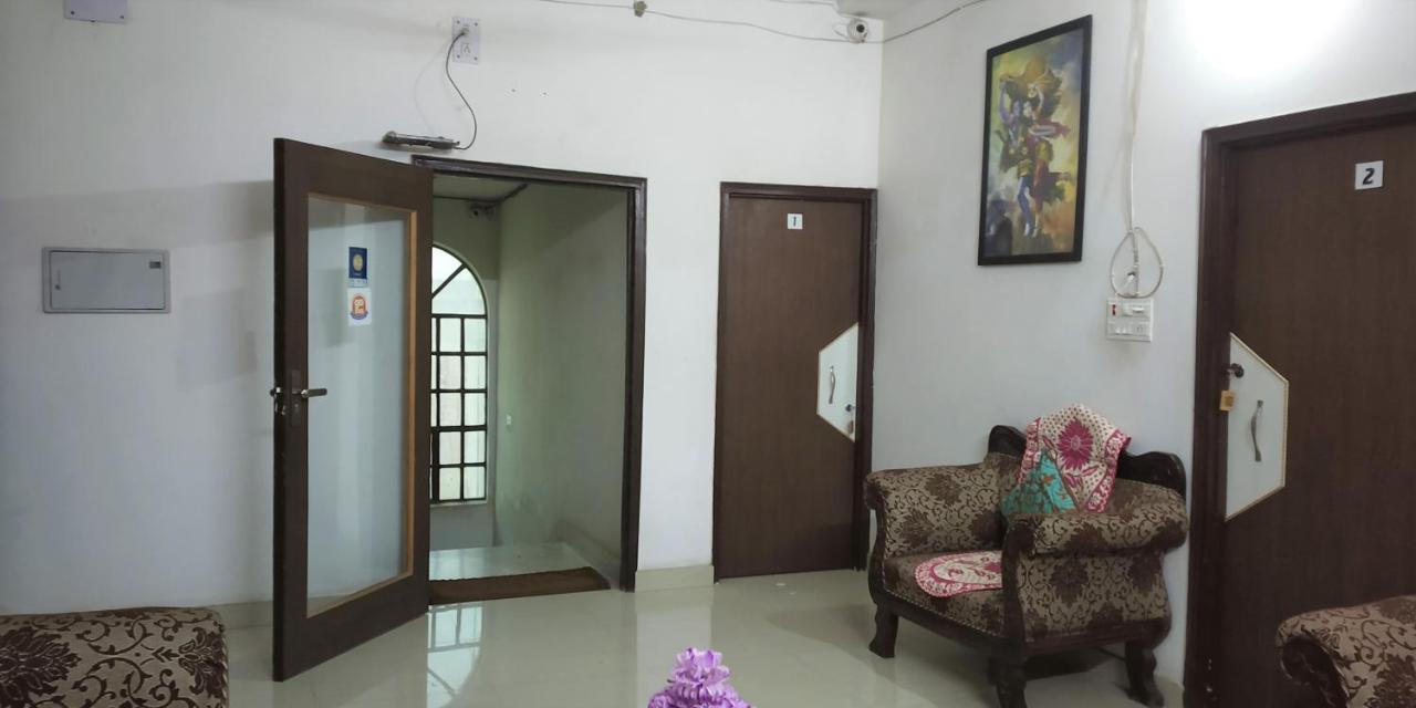 Varuna Palace-Fully Vaccinated Staff Varanasi Ngoại thất bức ảnh