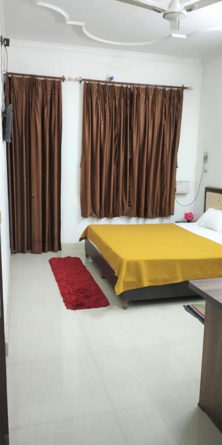 Varuna Palace-Fully Vaccinated Staff Varanasi Ngoại thất bức ảnh