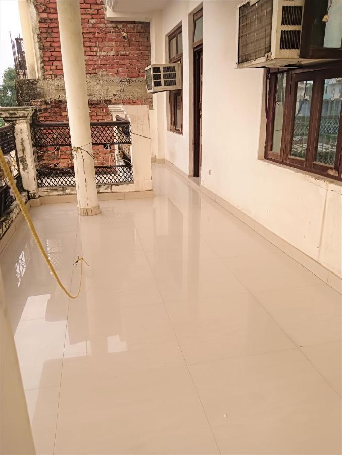 Varuna Palace-Fully Vaccinated Staff Varanasi Ngoại thất bức ảnh