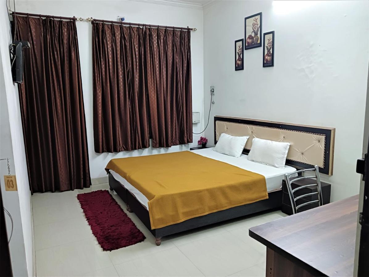 Varuna Palace-Fully Vaccinated Staff Varanasi Ngoại thất bức ảnh