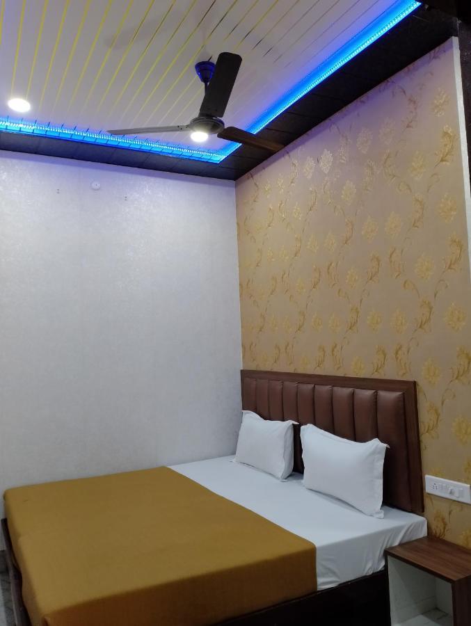 Varuna Palace-Fully Vaccinated Staff Varanasi Ngoại thất bức ảnh