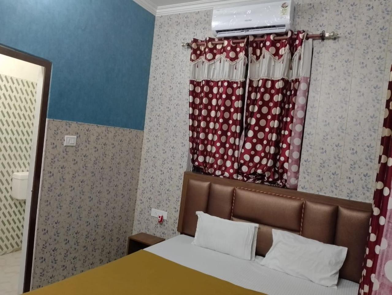 Varuna Palace-Fully Vaccinated Staff Varanasi Ngoại thất bức ảnh