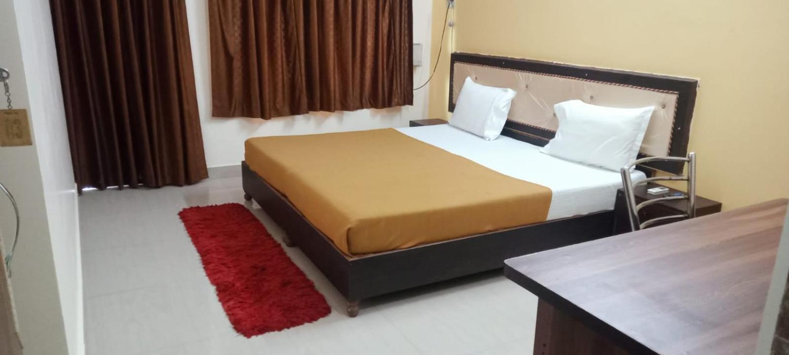 Varuna Palace-Fully Vaccinated Staff Varanasi Ngoại thất bức ảnh