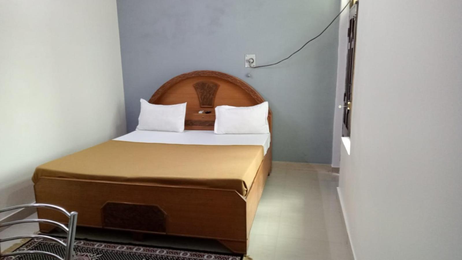 Varuna Palace-Fully Vaccinated Staff Varanasi Ngoại thất bức ảnh