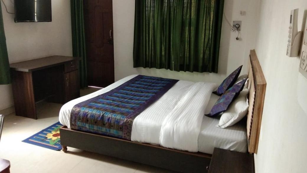 Varuna Palace-Fully Vaccinated Staff Varanasi Ngoại thất bức ảnh